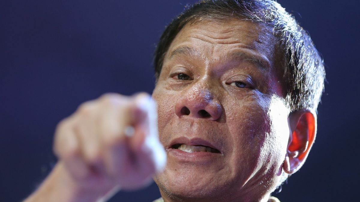Nechte se očkovat, nebo vás nechám zavřít, vyhrožuje Filipíncům prezident Duterte